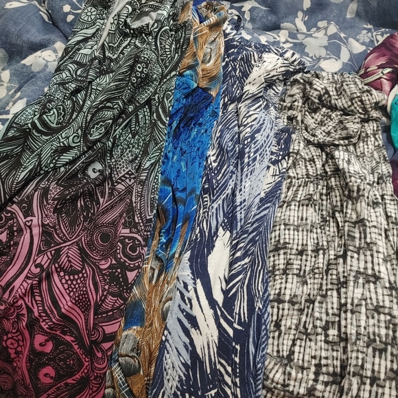 Dresses - Picture 2 of 3